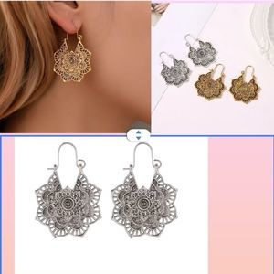 2pcs Vintage Ethnic Hollow Flower Pattern Hanging Earri